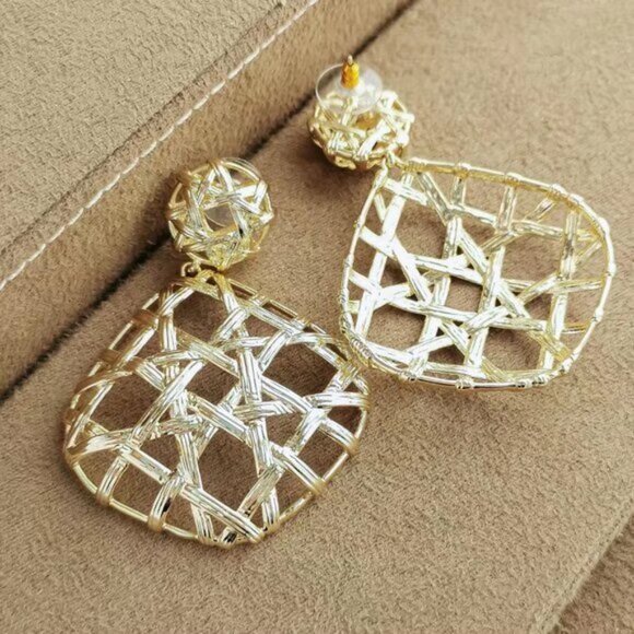 Kendra Scott Stud Earrings - Picture 2 of 3